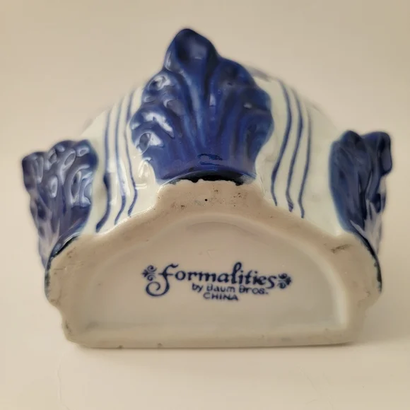 Formalities By Braum Bros. Blue & White Porcelain Floral Wall Pocket Vase Vessel - Picture 9 of 10